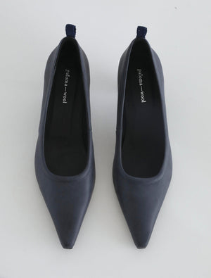 Leslie Pump in Navy - Paloma Wool
