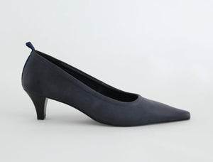 Leslie Pump in Navy - Paloma Wool