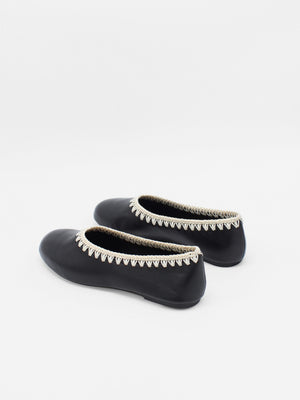 Dara in Black & Beige - About Arianne