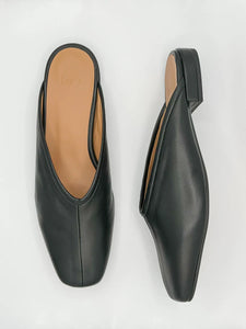 Luna in Black - LoQ
