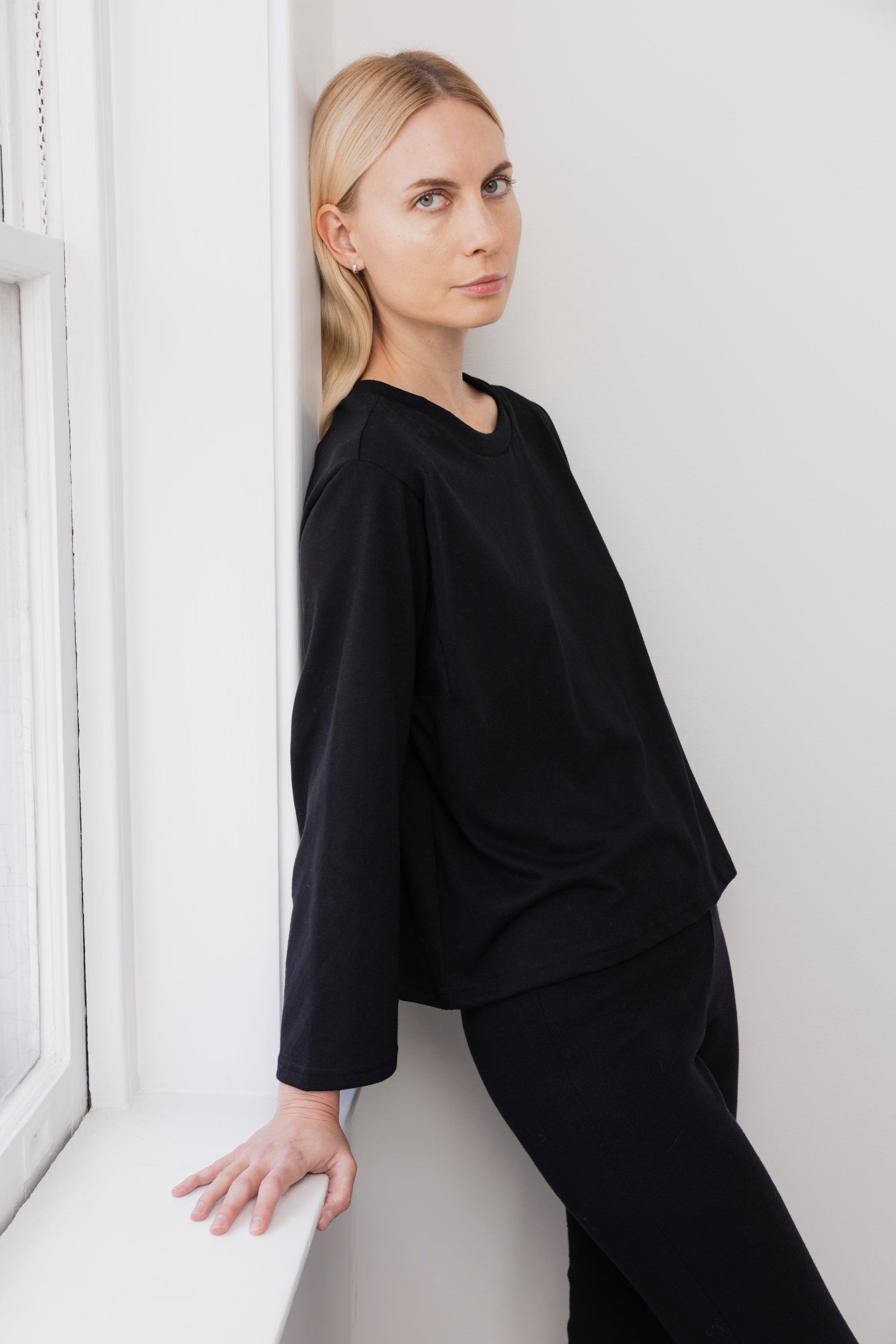 Long Sleeve Tee in Black - Wol Hide