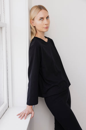 Long Sleeve Tee in Black - Wol Hide