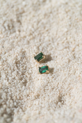 Emerald stud earrings - 14k