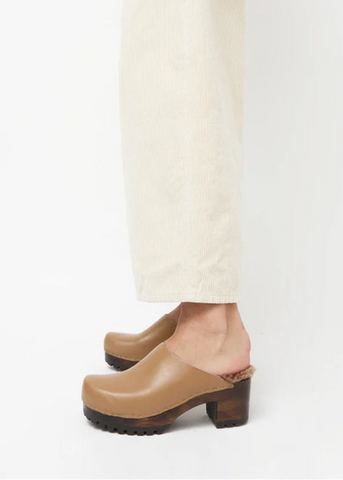 Liza Clog in Brown Brisa - No. 6