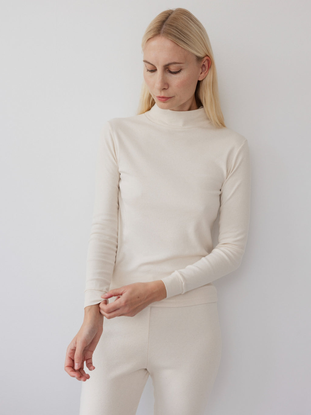 Easy Turtleneck in Natural - Wol Hide