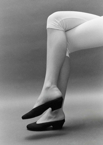 Alex in Black - About Arianne