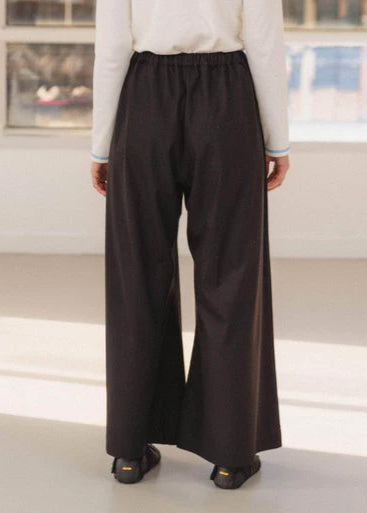 Avi Pants in Black - Baserange