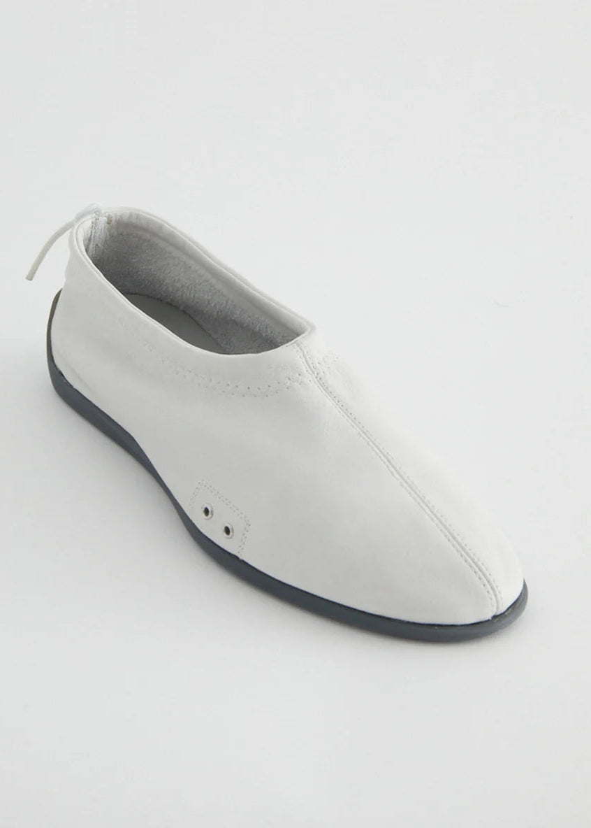 Miles II Flat in Off White - Paloma Wool | Lovecraft – Lovecraft
