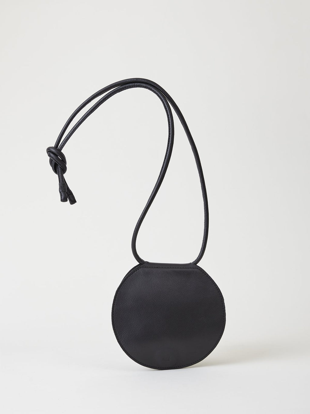 Disc Purse in black - Are Studio