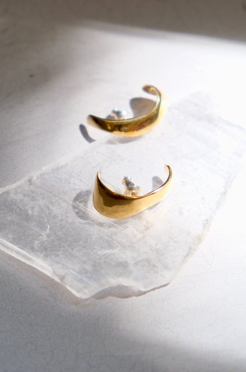 Irregular Lobe Hoops in Gold - Hernán Herdez